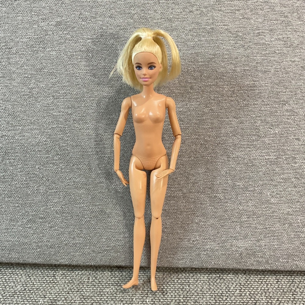 Mattel Barbie Doll HRG52 T131 Blonde Ponytail Articulated Blue Eyes Nude